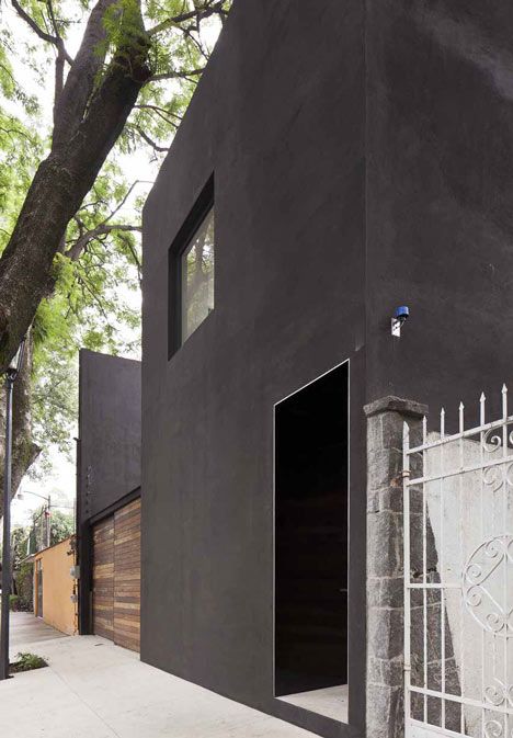 Black Exterior Doors, Black Architecture, Black Building, Houses In Mexico, Black Houses, Stucco Homes, Casa Exterior, Front Door Design, Design Exterior