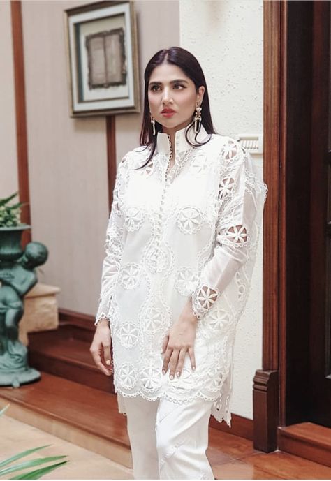 Hakoba Dress, Dress Design Pakistani, Chicken Kari, Lace Suit, Straight Suit, Indian Women Fashion, Pakistani Formal Dresses, Heavy Dresses, Kurta Style