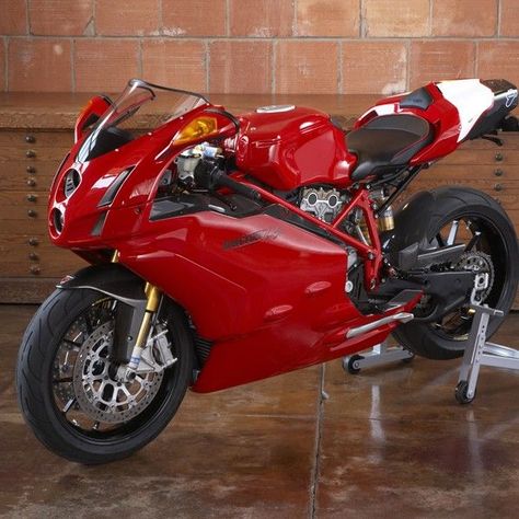 Ducati 999, Ducati Motorbike, Ducati 749, Ducati Superbike, Ducati 748, Ducati Sport Classic, Best Motorbike, Motorcycle Illustration, Bike Pictures