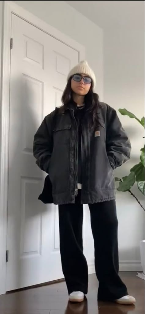 Street Wear Rainy Day Outfit, Aesthetic Outfit For Cold Weather, Super Cold Winter Outfits Aesthetic, Cozy Rain Outfit, Cold Windy Rainy Day Outfit, 1 Degree Weather Outfit, Coldish Weather Outfits, Uk Weather Outfits, Negative Weather Outfit