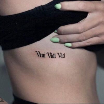 Veni Vidi Vici Tattoo. Rip Grandma Tattoos, Made In Hell Tattoo, Veni Vidi Vici Tattoo, Hibiscus Flower Tattoo, Hell Tattoo, Trylogia Hell, Meaningful Word Tattoos, Hibiscus Flower Tattoos, Grandma Tattoos