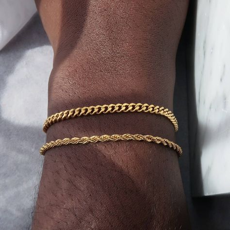 Mens Link Bracelet, Gold Bracelets Stacked, Mens Gold Bracelets, Jewelry Accessories Ideas, Cuban Link Chain, Minimal Jewelry, Mens Gold, Jewelry Pouch, Bracelet Stack