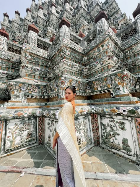 Wat Arun Photography, Wat Arun Bangkok Outfit, Bangkok Thailand Outfit Ideas, Bangkok Outfit Ideas, Bkk Outfit, Thailand Photo Ideas, Bangkok Ootd, Thailand Ootd, Temple Poses