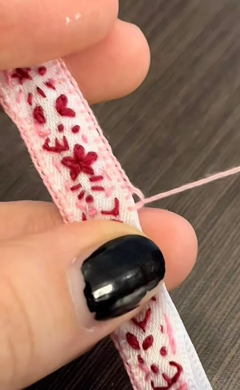 Easy Hand Sewn Gifts, How To Sew On Beads, Embroidered Bracelet Diy, Sewing Cute Things, Diy Gifts For Teens, Weird Crafts, Tiny Embroidery, Embroidery Bracelet, Embroidered Bracelet