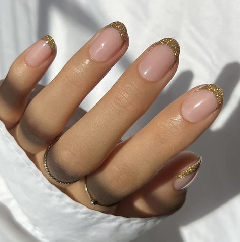 Gold French Tip Nails Natural, Short Gold French Tip Nails, Glitter French Tips Short, Gold Sparkle French Tip Nails, Short Nails Gold, Gold Short Nails, Gold French Tips, Gold Tip Nails, Gold French Tip