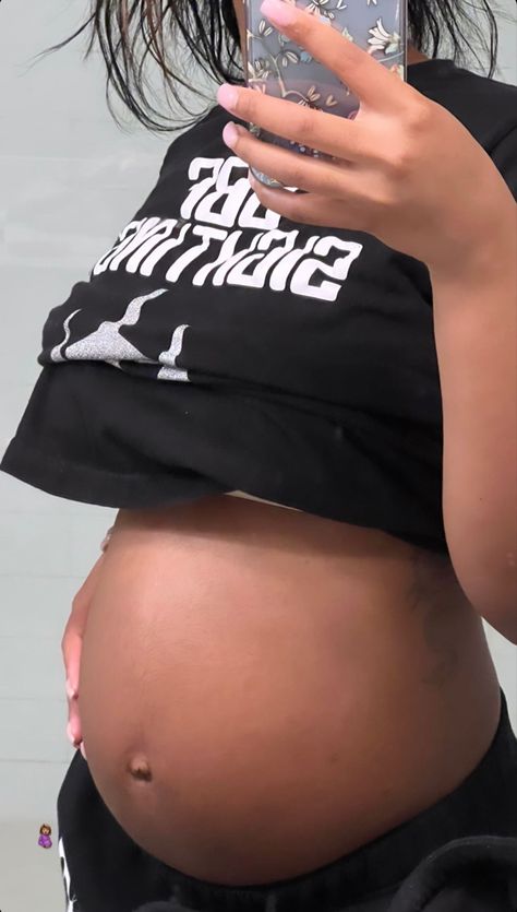 Pregnant Black Women, Black Pregnant Women, Pregnant Belly Aesthetic Black, Black Pregnant Belly, Black Woman Pregnant Aesthetic, Pregnant Flicks, Pregnant Belly Black Women, Fake Baby Bump, Fake Pregnancy