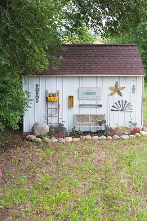 Garden Shed Exterior, Garden Shed Decor, Shed Exterior, Shed Exterior Ideas, Outside Sheds, Shed Landscaping, Shed Makeover, Shed Decor, Backyard Sheds