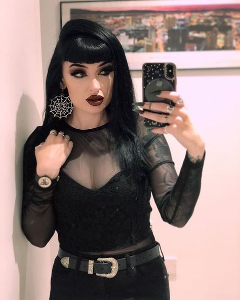 Goth Glam Outfits, Goth Bangs, Goth Fashion Aesthetic, Bettie Bangs, Dark Beauty Photography, Goth Glam, My Guy, Alternative Makeup, Goth Women