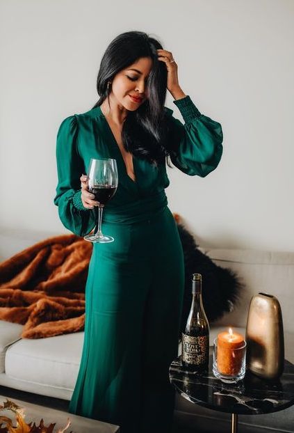 Romantic Classic Style, Jewel Tone Outfits, Jewel Tones Fashion, Emerald Green Outfit, Wine Walk, Jewel Tone Dress, Walk In Wonderland, Fall Starts, Romantic Classic