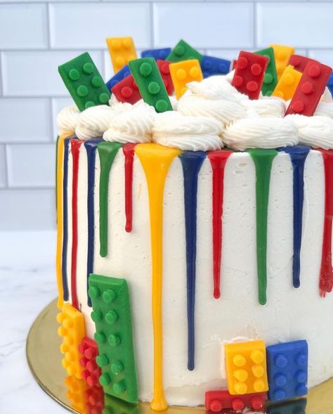 Lego Birthday Cake Buttercream, Lego Drip Cake, Lego Cake Ideas, Easy Lego Cake, Lego City Cakes, Lego Themed Cake, Roblox Cake, Lego Birthday Cake, Lego Themed Party