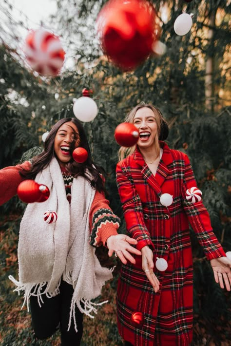 Outdoor Christmas Photos, Christmas Mini Ideas, Tree Farm Photo Shoot, Christmas Tree Farm Photo Shoot, Christmas Mini Shoot, Xmas Photoshoot, Christmas Tree Farm Photos, Christmas Picture Ideas, Christmas Photoshoot Ideas