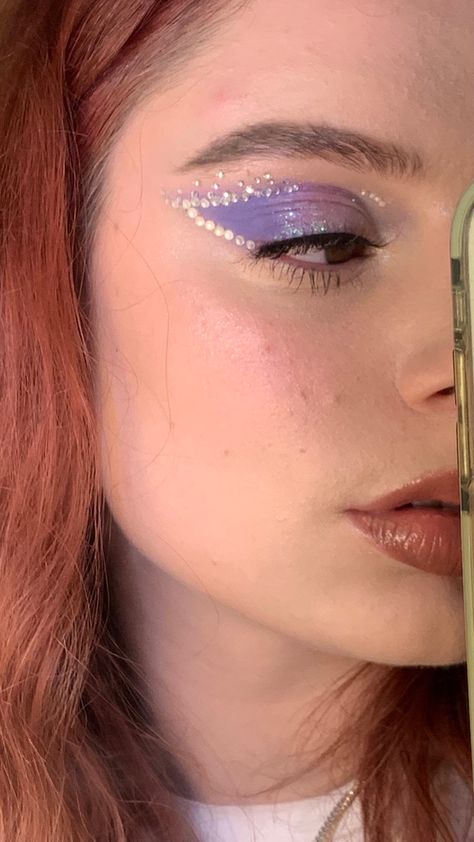 Taylor Swift Makeup, Purple Eyeshadow Looks, Concert Makeup, Sparkly Makeup, Rhinestone Makeup, Purple Outfit, Purple Eye Makeup, Look Festival, Purple Makeup