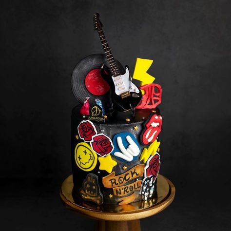 Cake Music Design, Rock Band Cake Ideas, Punk Rock Birthday Cake, Rock N Roll Cake Birthday, Rock N Roll Birthday Cake, Foo Fighters Cake, Rock And Roll Birthday Cake, Rock N Roll Cake, Rock And Roll Cake