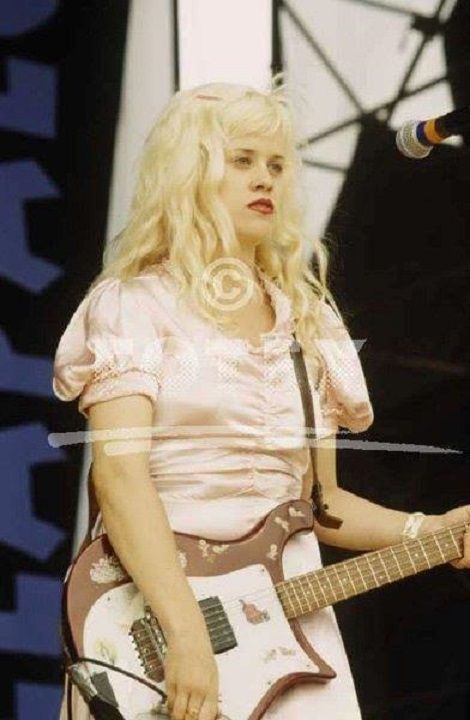 Kat Bjelland...Babes in Toyland Kat Bjelland, Feminist Punk, Riot Grrl, Riot Grrrl, Courtney Love, Women In Music, I'm With The Band, Grunge Girl, Doll Parts