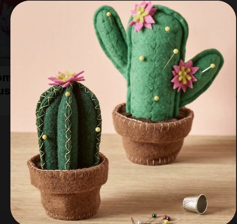 Free Sewing Projects, Sewing Projects Ideas, Felt Cactus, Felt Pincushions, Glue Stick Crafts, Cactus Craft, Pin Cushions Patterns, Cactus Diy, Diy Bebe