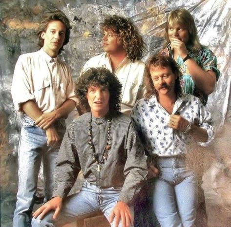 March 9: 1985: "Can't Fight This Feeling" by REO Speedwagon hits number 1 for the first of 3 weeks. Speedwagon had already been around for more than a decade before they had their one glorious year of commercial dominance. In 1981 — the last year before the advent of MTV reshaped American pop-music tastes — REO Speedwagon eclipsed all their studio-rock peers. Gary Richrath, Love Yourself Song, Reo Speedwagon, Beatles Music, Pat Benatar, Pop Rock Music, Classic Rock And Roll, Steve Perry, Rock Of Ages