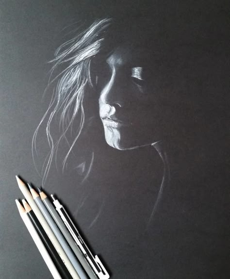 Art Emotions, Pencil Portrait Drawing, Black Paper Drawing, Art Charcoal, Black And White Art Drawing, Charcoal Art, Paper Drawing, Pencil Portrait, Black And White Portraits