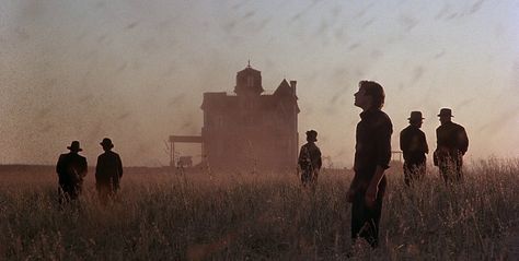 DAYS OF HEAVEN Days Of Heaven, Beau Film, Dustin Hoffman, Best Cinematography, Orson Welles, Trip Essentials, Beautiful Film, Movie Shots, Richard Gere