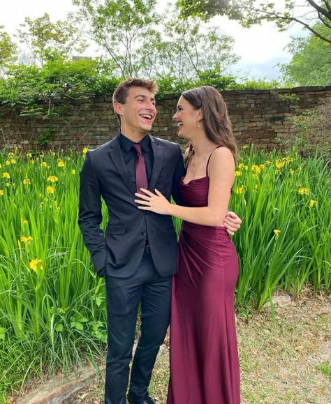 Maroon Hoco Couple, Homecoming Couple Outfits, Burgundy Formal Dress Long, Burgundy Prom Couple, Prom With Boyfriend, Matric Photoshoot, Couples Prom Outfits, Prom Outfits For Couples, Matching Prom Outfits