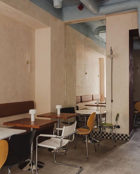 Mid Century Cafe, Bauhaus Restaurant, Coffee Bar Design, Cozy Restaurant, Mid Century Kitchen, Cafe Interior Design, Cafe Tables, Cozy Interior, Furniture Inspiration