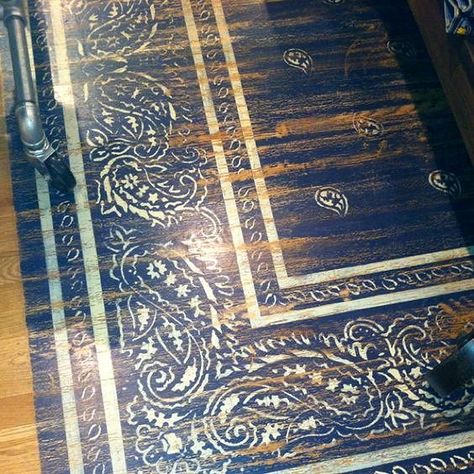 I've always loved the look of painted wood floors. I think I like them so much because when you happen upon one, it's unexpected, and per... Stencil Rug, Painted Wooden Floors, Painted Rugs, Vintage Tegel, Painted Wood Floors, Floor Painting, Repurposed Art, Stenciled Floor, Painted Floor