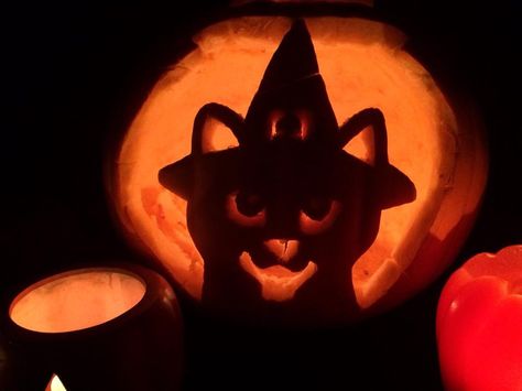 Pumpkin carving ideas. Black cat in witches hat. Diy Pumpkin Carving, Cat Pumpkin Carving, Cute Pumpkin Carving, Pumkin Carving, Halloween Pumpkin Carving Stencils, Pumpkin Carving Contest, Creative Pumpkin Carving, Scary Pumpkin Carving, Pumpkin Carving Designs