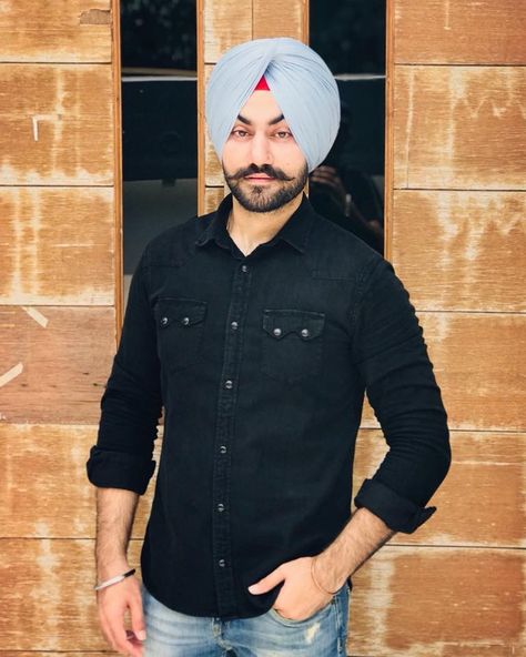 Punjabi Pagg Styles, Pagg Turban Colour, Turban Outfit, Sardar Fashion, Kashmiri Suits, Men's Costumes, Mustache Styles, Punjabi Fashion, Mens Photoshoot Poses