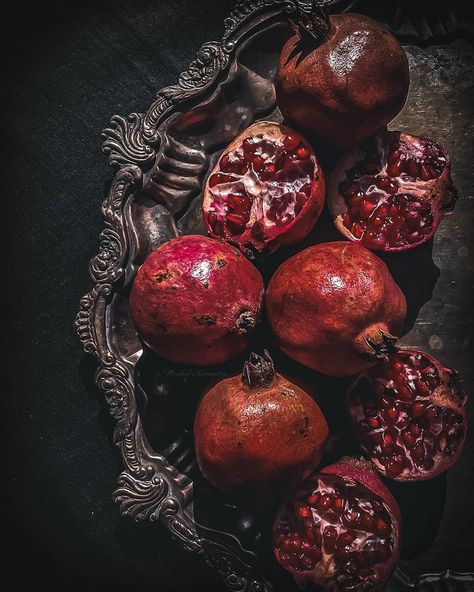 Food Art Project on Instagram: “Pomegranates by @thesouthasiankitchen Tag your shot #foodartproject to get featured! Join us in our Monthly Food Photography Challenges…” Pomegranate Art, Dark Food Photography, Fruit Photography, Keramik Design, Hades And Persephone, Food Challenge, Photography Challenge, Still Life Art, Red Aesthetic