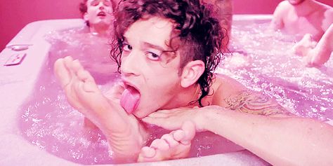 The 1975 Me, Matt Healy, Matty Healy, Pink Vibes, The 1975, Big Band, Hd Picture, Character Aesthetic, Pink Love