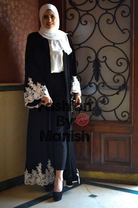 Black And White Abaya Outfit, Abaya With Lace Design, Black And White Abaya Designs, Pakistani Abaya Design, Modern Abaya Designs, Lace Abaya Designs, Modern Abaya Pattern, Modern Abaya Black, Black Abaya Aesthetic