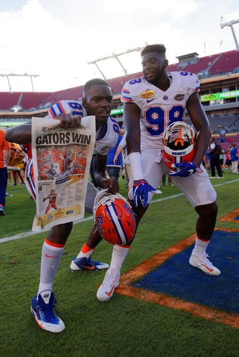 Florida Gators footbal photo gallery from the Outback Bowl Uf Football, Gators Wallpaper, Florida Gators Aesthetic, Florida Gators Football Wallpaper, Florida Gators Wallpaper, Florida Gators Baseball, Florida Football, Miami Dolphins Football, Florida Gators Football