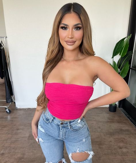 Strapless Top Outfit, Pink Spring Outfits, Pink Strapless Top, Tube Top Outfits, Girly Style Outfits, Top Summer Outfits, Ootd Dress, Spring Outfits 2022 Trends, Girly Style