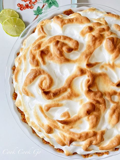 Key Lime Meringue, Key Lime Meringue Pie, Lime Meringue Pie, Lime Meringue, Crumb Cake Muffins, Meringue Topping, Meringue Pie Recipes, Lime Recipes, Frozen Pie