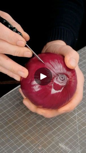 Onion Flower, Fruit Decorations, Food Carving, Food Facts, Fruit Art, Edible Art, Food Presentation, Fun Food, Vegetable Dishes