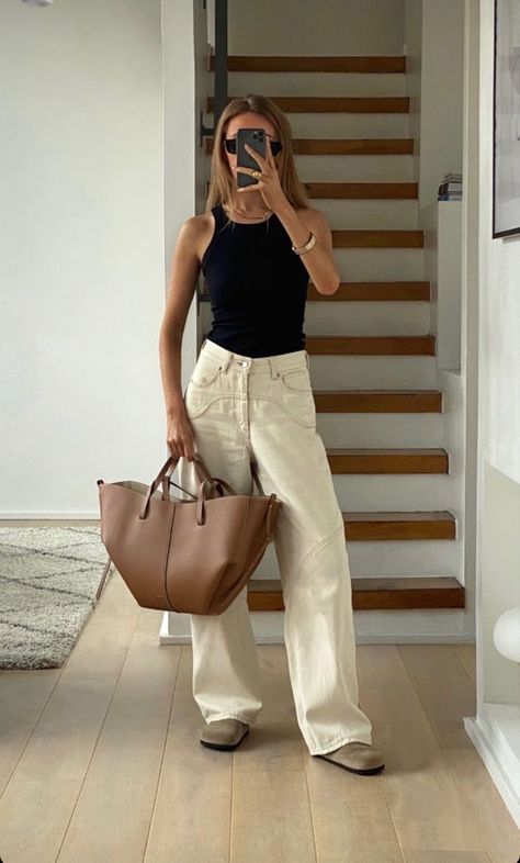 Scandinavian Fashion Women, High Waist Trousers, Europe Outfits, Into Fashion, Scandinavian Fashion, Spring Fits, Warm Weather Outfits, Minimal Outfit, Autumn Outfits