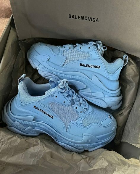 Blue Balenciaga Shoes, Balenciaga Sneakers Outfit, Tenis Balenciaga, Balenciaga Aesthetic, Nike Shoes Girls, Fashion Shoes Heels, Balenciaga Sneakers, Kicks Shoes, Baskets Nike