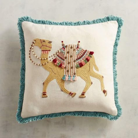 Cushion Cover Design, Beaded Pillow, Cushion Embroidery, Afrique Art, Cushion Cover Designs, Hand Embroidery Art, Diy Pillows, Pier 1 Imports, Embroidered Pillow