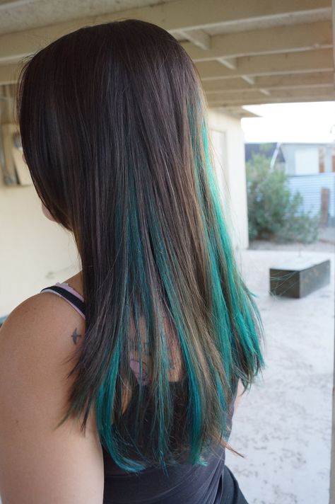 Pink Hair Streaks, Blue Hair Highlights, Jojo Levesque, Boosting Confidence, Hair Color Underneath, Hair Color Streaks, Teal Hair, Turquoise Hair, Dark Hair With Highlights