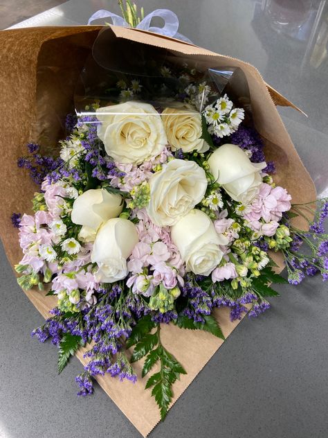 Cute Flower Bouquet Aesthetic, Bouqette Of Flower, Pretty Flower Bouquet Aesthetic, Aesthetic Flower Bouquet Vintage, Pretty Boquet Aesthetic, Purple Flower Bouquet Aesthetic, Aestethic Flower Bouquet, Aesthetic Bouquet, Wrapped Bouquet