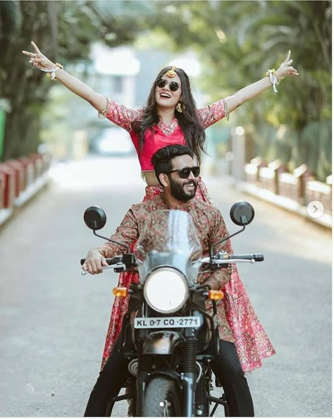 Indian bride entering on a bike with her groom! Source - instagram | #wittyvows #redlehenga #lehenga #flower #embroidery #floralembroidery #flowers #maangtika #biker #bike #riders #indianwedding #indiancouple Wedding Bike Photography, Couple Riders Photography, Bike With Couple Pic, Pre Wedding Bike Poses, Bike Couple Poses, Couple Poses On Bike, Couple Bike Pose, Pre Wedding Photoshoot Bike, Bike Pre Wedding Shoot