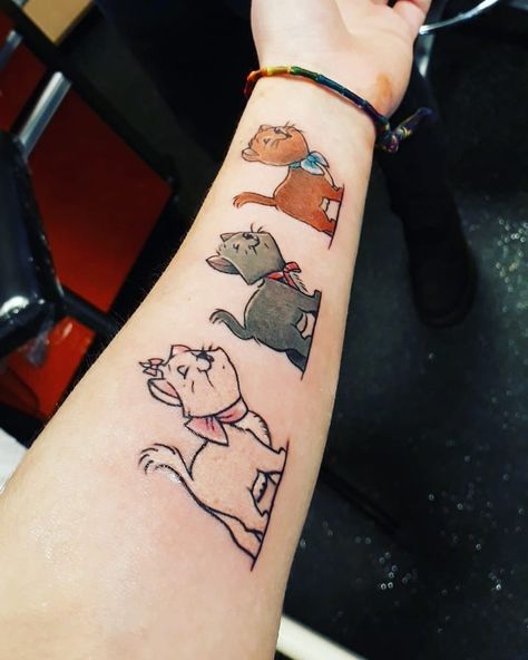 Photo by (fitdadinked) on Instagram | #aristocats #inked #tattoo #disney #disneytattoo Aristocats Tattoo, Cat Paw Tattoos, Matching Tattoos For Siblings, Tattoo Disney, Watercolor Tattoo Flower, Music Tattoo Designs, Paw Tattoo, Sibling Tattoos, Cat Tattoo Designs