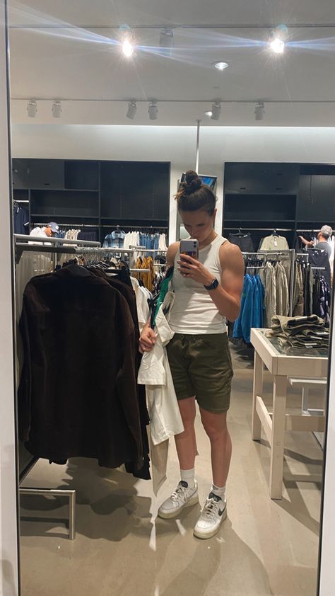 Lesbian Polo Outfit, Macs Lesbian Outfit, Tomboy Vacation Outfits, Masc Women Aesthetic Summer, Lesbian Shorts Outfit, Summer Outfits Masc Women, Masc Lesbian Gym, Lesbian Vacation Outfits, Masc Outfits Summer Women