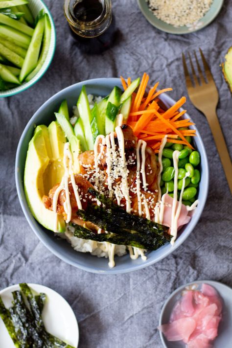 Sushi Bowl With Chicken, Sushi Bowl Recipe Chicken, Japanese Chicken Bowl, Teriyaki Chicken Sushi Bowl, Sushi Bowl Chicken, Chicken Sushi Bowl, Low Calorie Sushi, Chicken Sushi, Tempura Sushi