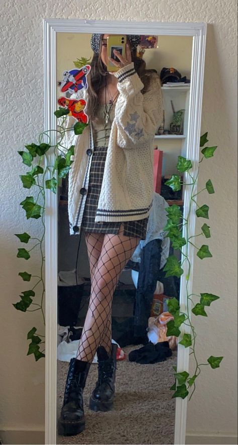 listening to the pop punk cover of betty by taylor swift. anyways, thought this was a cute fit #alt #swiftie #fashion Indie Outfits, Swaggy Outfits, Mode Inspo, Alternative Outfits, Edgy Outfits, Mode Vintage, Dream Clothes, Looks Vintage, Grunge Outfits