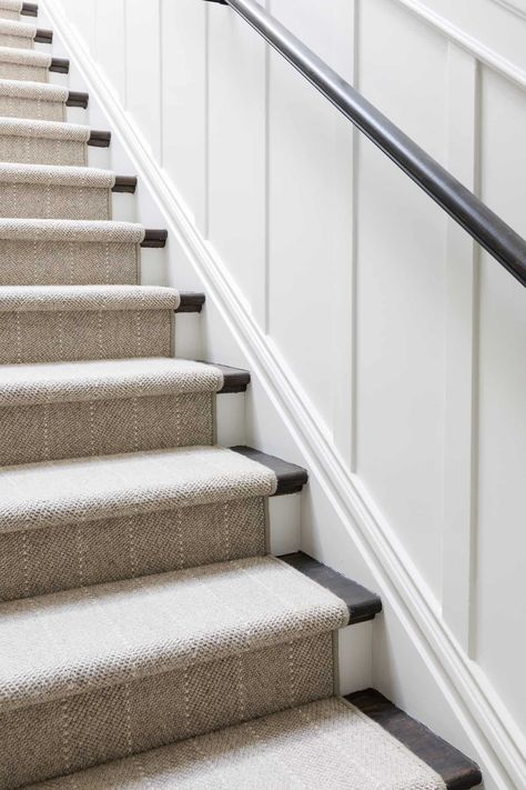 Striped Carpet On Stairs, Parquet Entrance Hall, Wool Carpet Stair Runner, Stair Runner Inspiration, Carpet On Wood Stairs, Stair Runner Carpet Dark Wood, Classic Stair Runner, Modern Carpet Stairs, Farmhouse Stair Runner