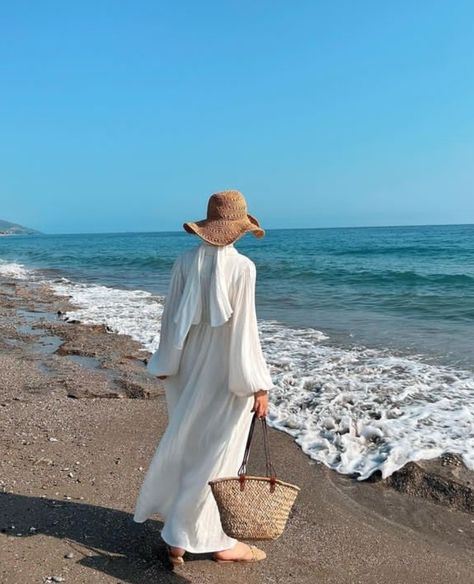 Bali Hijab Outfit, Beach Ootd Hijab, Outfit Beach Hijab, Bali Outfit Ideas Hijab, Beach Hijab Outfit Ideas, Hijab Beach Outfit, Hijabi Beach Outfit, Beach Outfit Hijab, Modest Beach Outfit