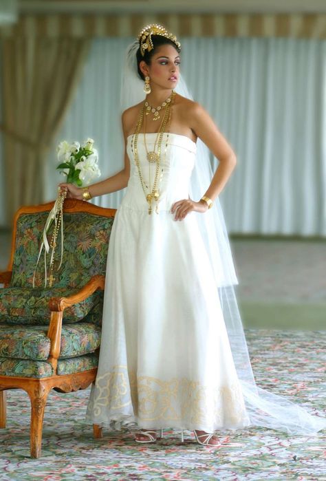 A beautiful wedding dress with Pollera influences, Panama Panamanian Wedding, I Am Content, City Wedding Dress, Inspired Wedding Dress, Folk Clothing, Being Single, City Wedding, Beautiful Wedding Dresses, Bridal Dress