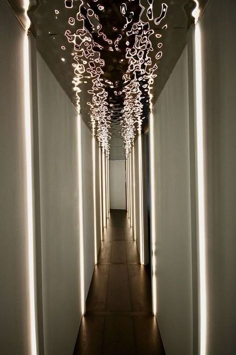 Corridor Ceiling Design, Water Ripple Ceiling, Corridor Ceiling, Stainless Steel Ceiling, Mirror Ceiling, Steel Ceiling, Art Gallery Interior, Corridor Lighting, Wuxi