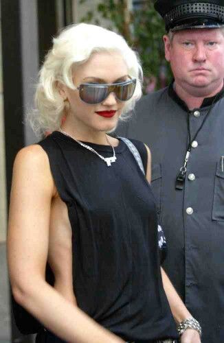 Gwen Stefani. Gwen Stefan, Gwen Renée Stefani, Gwen Stefani No Doubt, Gwen Stefani Style, Real Model, Gwen Stefani, Alternative Outfits, Weekend Wear, Dark Beauty