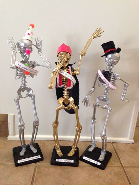 Costume Contest Ideas, Diy Skeleton Trophies, Skeleton Trophies Diy, Diy Halloween Trophy, Halloween Costume Trophies, Diy Costume Contest Trophy, Diy Halloween Trophies, Halloween Trophy Ideas, Skeleton Trophy